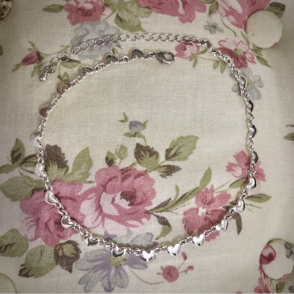 2/$15🍄Silver-tone heart chain choker